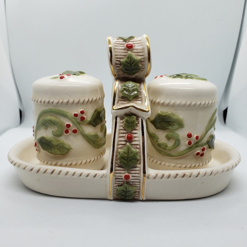 Grasslands Road Christmas Salt & Pepper Set